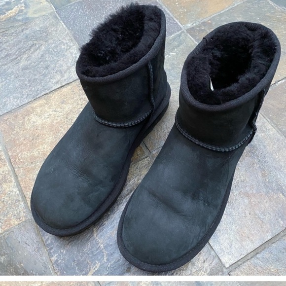Women’s UGG CLASSIC MINI WATERPROOF BLACK BOOTS 7 - Picture 4 of 9